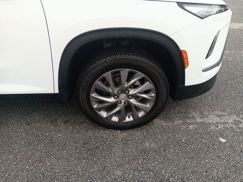 Used 2025 Buick Enclave Preferred FWD image 8