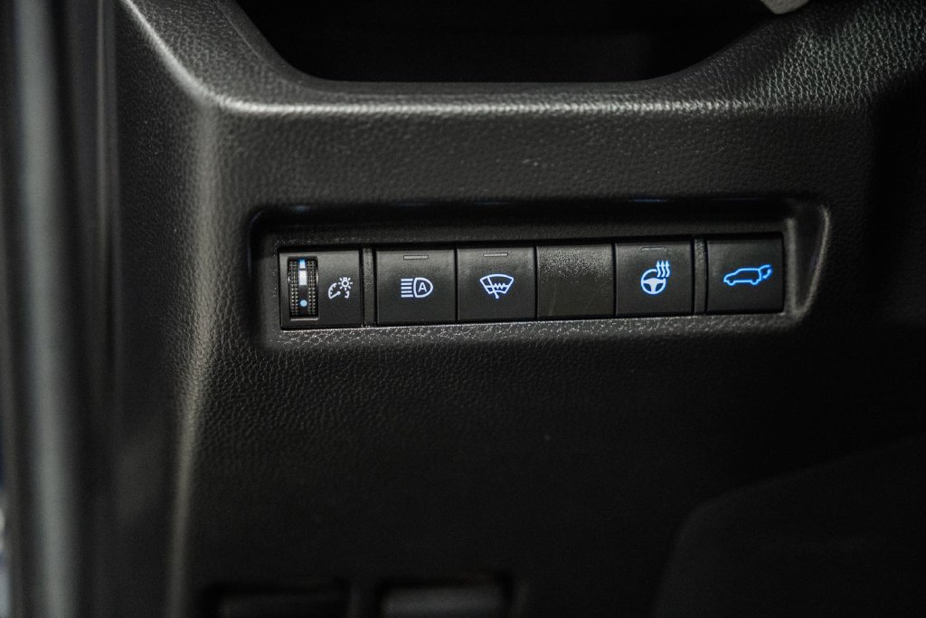 Used 2021 Toyota RAV4 XLE Premium FWD image 36