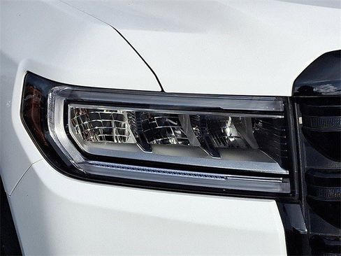 Certified 2023 GMC Acadia SLE w/ Driver Convenience Package image 11