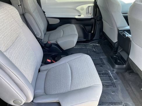 Certified 2026 Toyota Sienna LE FWD image 19