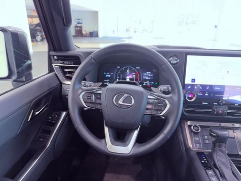 Used 2024 Lexus GX 550 w/ Accessory Package (2T) AWD/4WD image 22