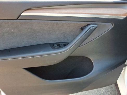 Used 2024 Tesla Model Y Long Range AWD/4WD image 14