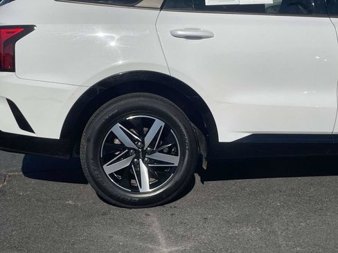 Used 2022 Kia Sorento S w/ Panoramic Sunroof Package FWD image 9