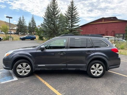 Used 2011 Subaru Outback 2.5i Limited AWD/4WD image 6