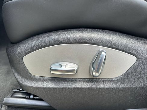 Used 2026 Porsche Macan AWD/4WD image 21