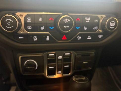 Used 2025 Jeep Wrangler Unlimited Sahara w/ Safety Group AWD/4WD image 12