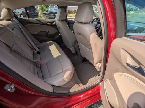 Used 2018 Chevrolet Cruze Premier FWD image 13