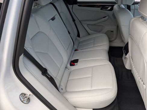 Used 2025 Porsche Macan Turbo AWD/4WD image 7