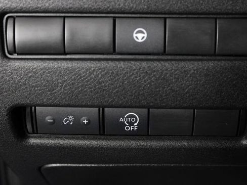 Certified 2023 Nissan Rogue SV FWD image 24