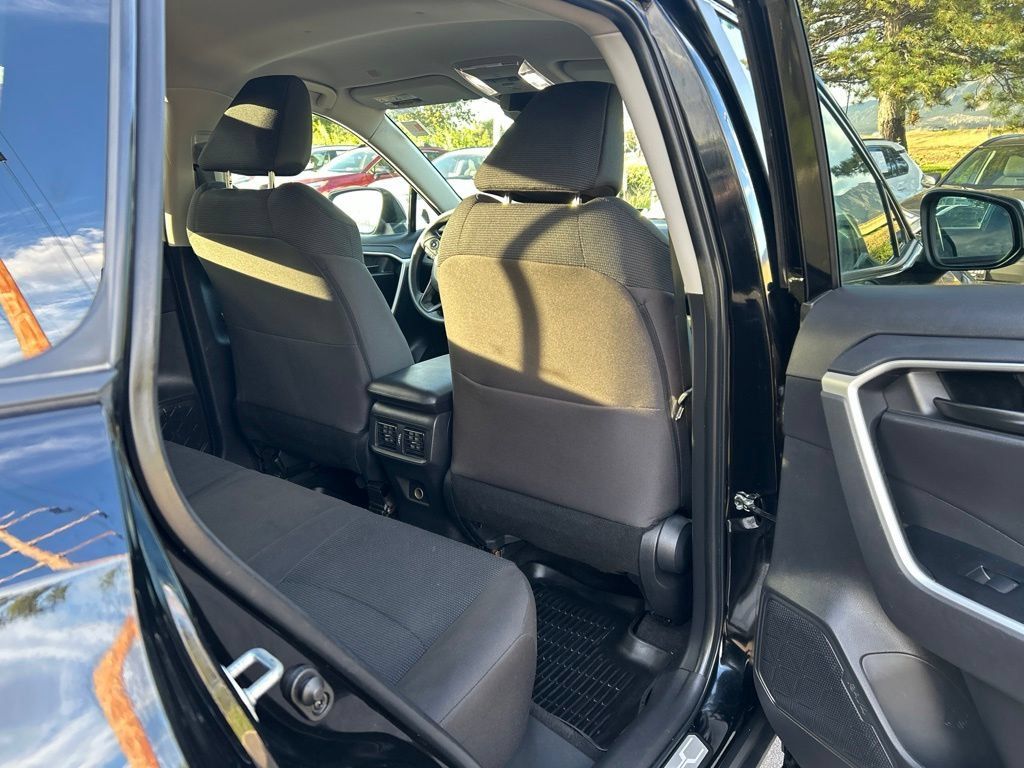 Used 2023 Toyota RAV4 LE AWD/4WD image 15