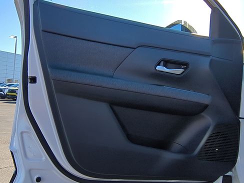 New 2026 Nissan Kicks SV image 10