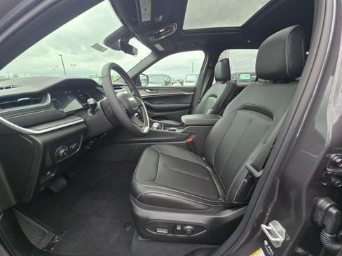 New 2025 Jeep Grand Cherokee Limited AWD/4WD image 24