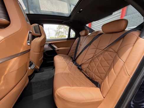 Used 2023 BMW 740i w/ Parking Assistance Package image 32