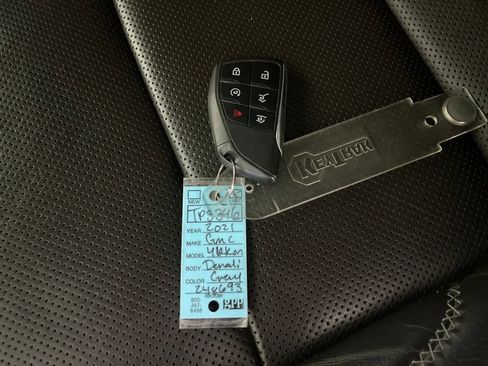 Used 2021 GMC Yukon Denali w/ Denali Premium Package image 62