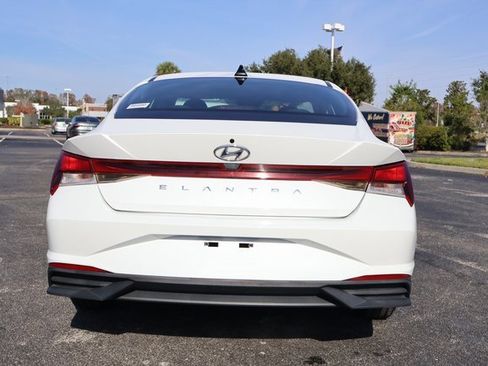 Used 2021 Hyundai Elantra SE image 7