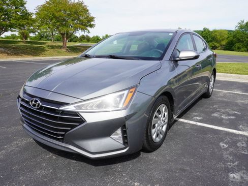 Used 2019 Hyundai Elantra SE FWD image 8