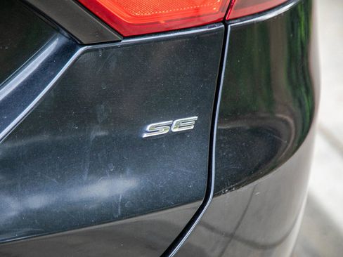 Used 2014 Ford Fusion SE FWD image 17