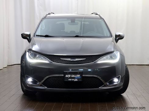 Used 2019 Chrysler Pacifica Limited FWD image 5