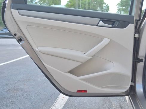 Used 2015 Volkswagen Passat TDI SE FWD image 13