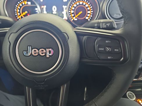 Used 2023 Jeep Gladiator Willys image 14