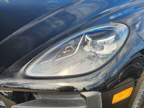 Used 2021 Porsche Macan AWD/4WD image 9