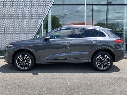 Used 2025 Audi Q5 Premium w/ Convenience Package AWD/4WD image 2
