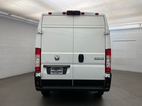 New 2026 RAM ProMaster 2500 w/ Crew Van Package FWD image 4