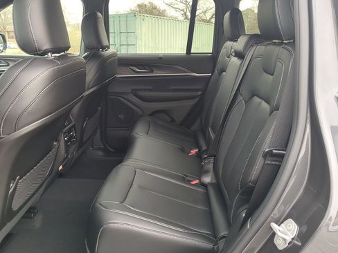 New 2025 Jeep Grand Cherokee Limited w/ Luxury Tech Group II image 12