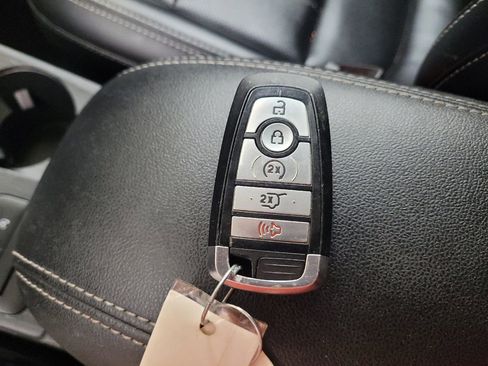 Used 2021 Ford Escape SEL w/ Technology Package FWD image 32