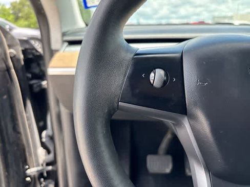 Used 2021 Tesla Model Y Long Range AWD/4WD image 11