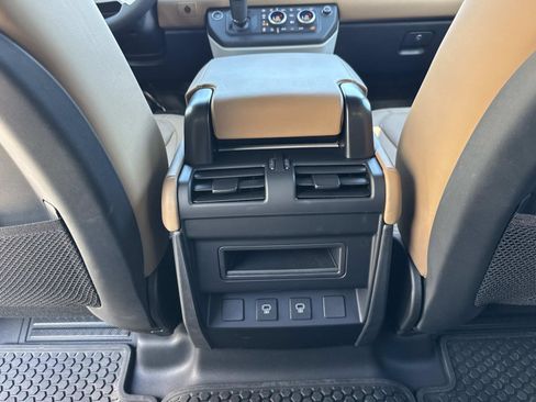Used 2025 Land Rover Defender 110 X-Dynamic SE image 16