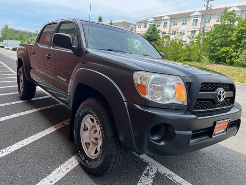 Used 2011 Toyota Tacoma 4x4 Double Cab w/ Towing Pkg image 3