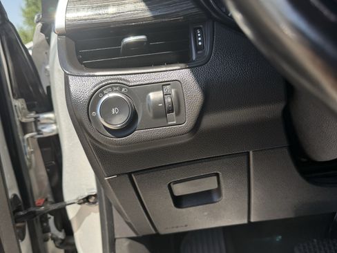 Used 2017 Buick Envision Essence FWD image 17