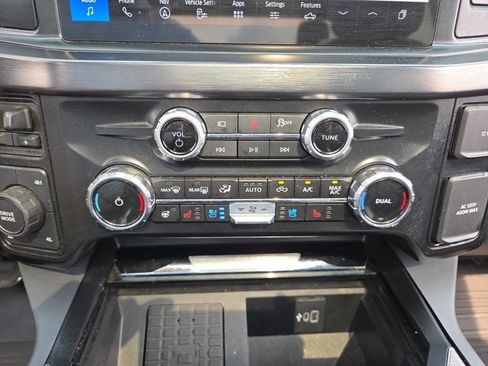 Used 2025 Ford F250 Lariat w/ Black Appearance Package AWD/4WD image 17