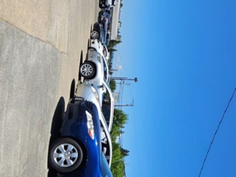 Used 2018 Nissan Versa SV FWD image 11