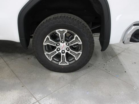 Used 2025 GMC Sierra 1500 SLE AWD/4WD image 39