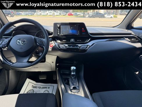 Used 2018 Toyota C-HR XLE FWD image 14