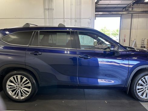 Used 2022 Toyota Highlander Platinum AWD/4WD image 4