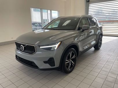 Used 2025 Volvo XC40 B5 Core