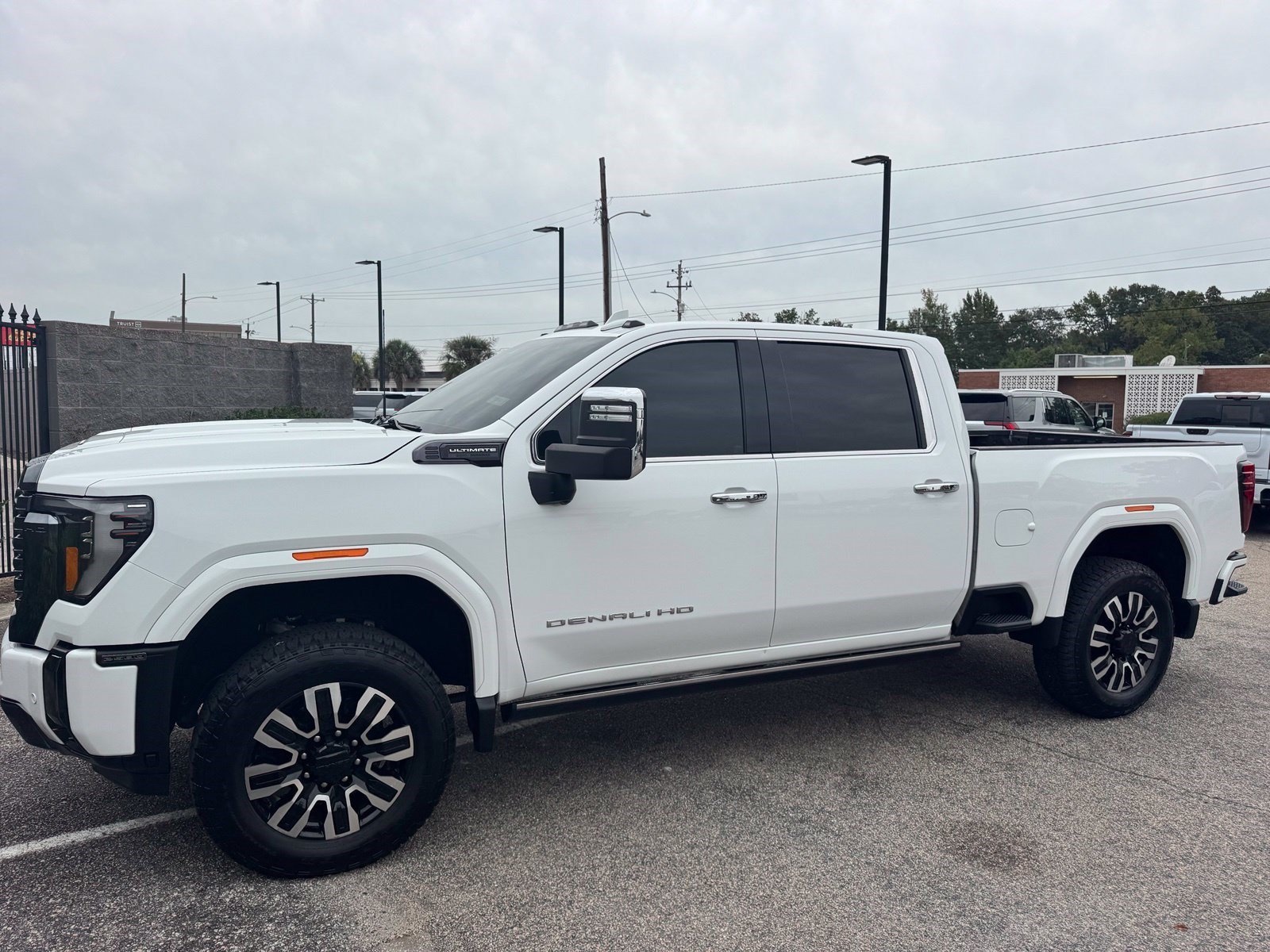 Used 2024 GMC Sierra 2500 Denali Ultimate AWD/4WD image 3