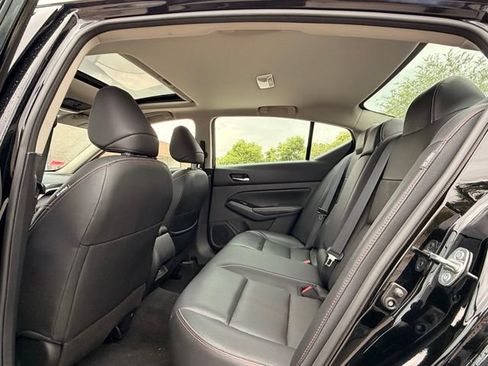 Used 2023 Nissan Altima 2.5 SR w/ SR Premium Package FWD image 11