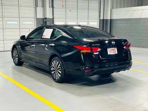 Used 2024 Nissan Altima 2.5 SV FWD image 15