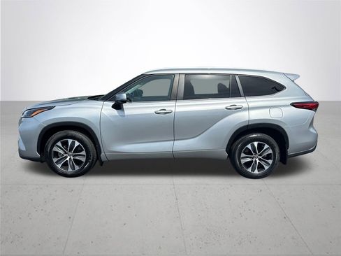 Used 2023 Toyota Highlander XLE FWD image 10