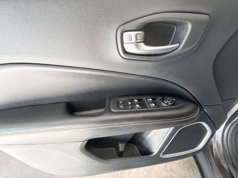 Used 2019 Jeep Compass Latitude AWD/4WD image 15