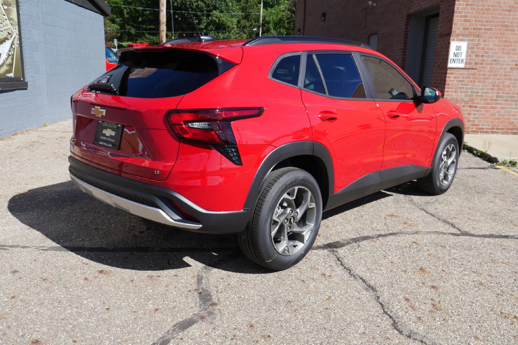 New 2026 Chevrolet Trax LT w/ LT Convenience Package FWD image 4