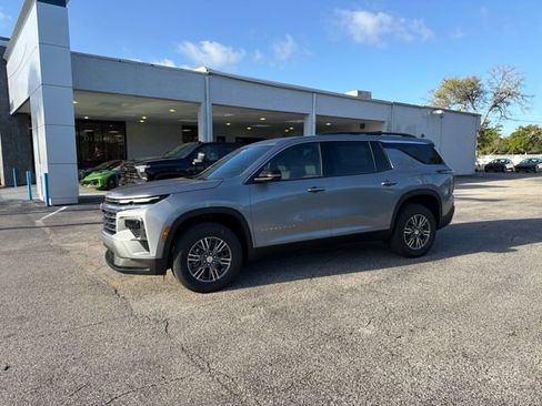 New 2026 Chevrolet Traverse LT w/ Driver Confidence Package FWD image 3