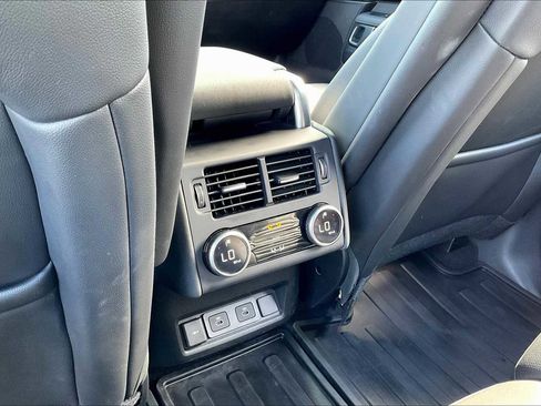 Used 2025 Land Rover Discovery S image 38