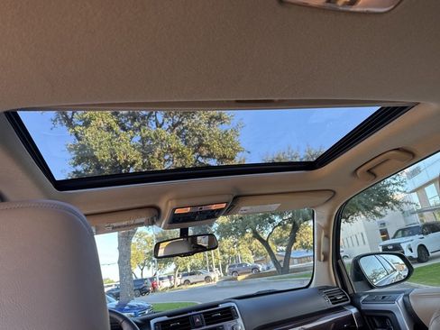 Used 2015 Toyota 4Runner Limited image 35