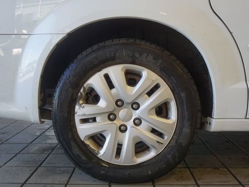 Used 2016 Dodge Grand Caravan SE w/ Quick Order Package 29E SE FWD image 16