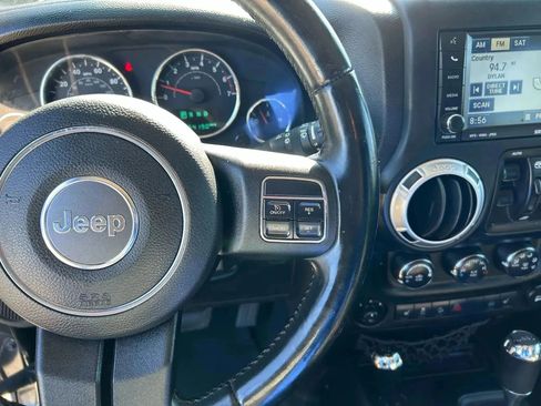 Used 2011 Jeep Wrangler Unlimited Sahara w/ Connectivity Group AWD/4WD image 14